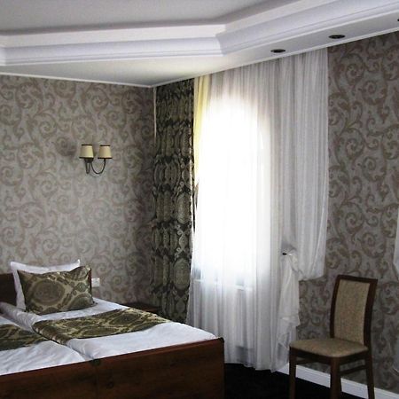 Kera Hotel Nesterenki 外观 照片