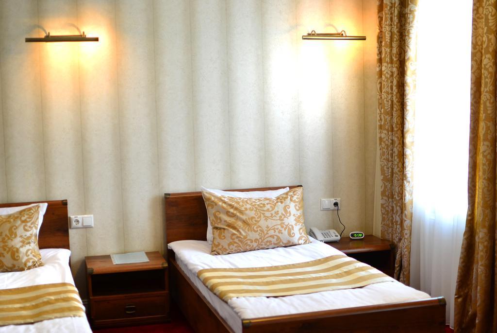 Kera Hotel Nesterenki 外观 照片