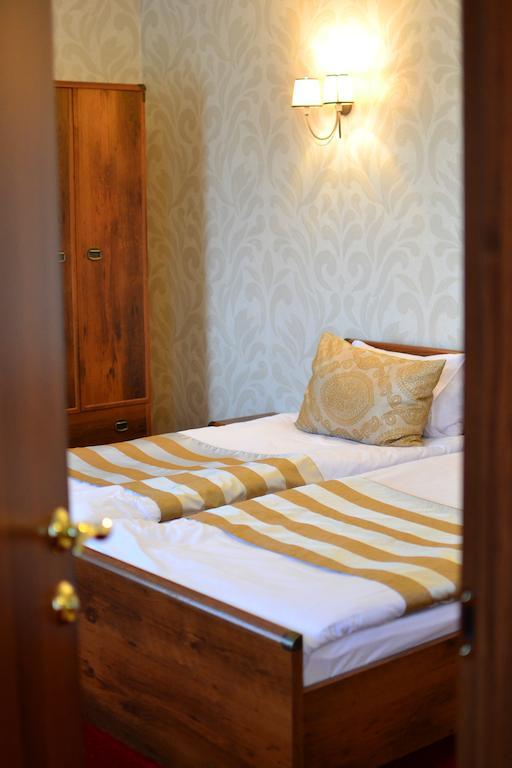 Kera Hotel Nesterenki 客房 照片