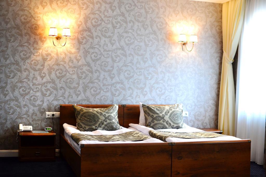 Kera Hotel Nesterenki 客房 照片