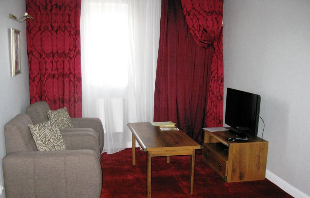 Kera Hotel Nesterenki 客房 照片