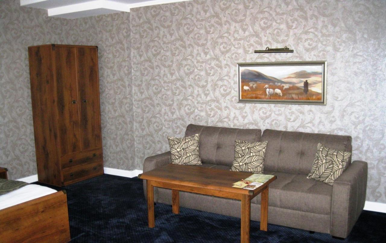 Kera Hotel Nesterenki 外观 照片